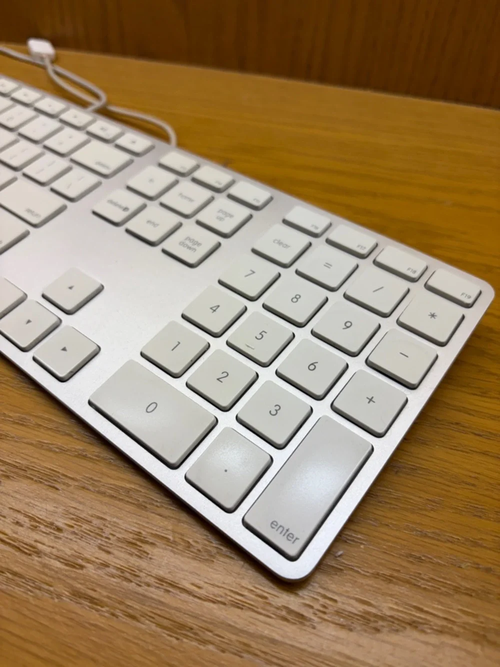 Apple Keyboard - Picture 3 of 4